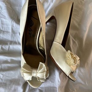 Beautiful white lanvin heels size 40/10 peep toe